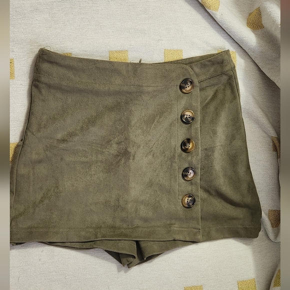 Pants - Olive Button-Detail Skort‎